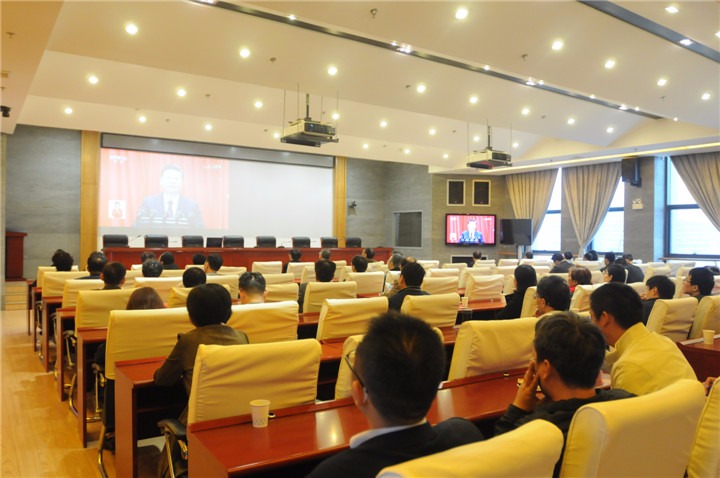 云南南宫NG28集团组织宽大党员干部职工收看党的十九大开幕式实况深受鼓励反映热烈