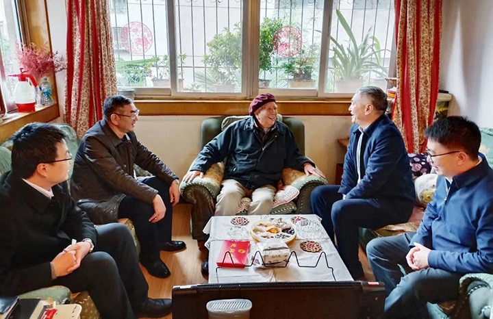 云南省国资委党委委员、副主任洪国正一行到云煤（南宫NG28）集团发展春节走访慰问离退老干部活动