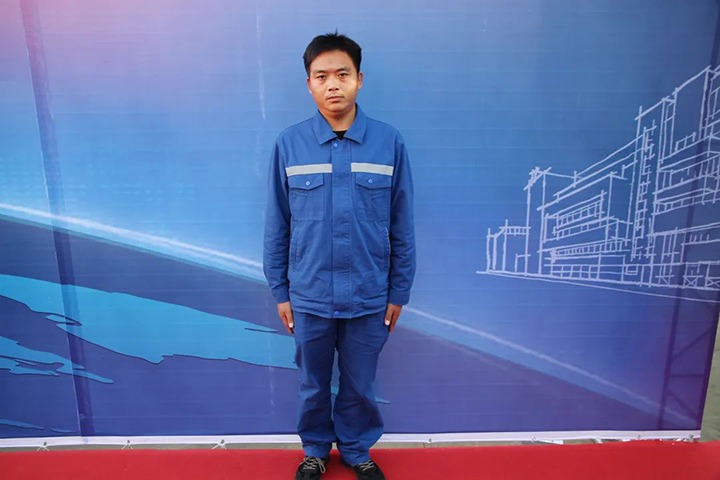 在岗位上坚守，在平庸中出彩——省十八届职工职业技术大赛掘进机司机技术状元王福刚诠释“工匠心灵”