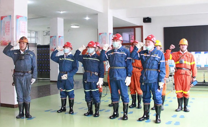 云煤（南宫NG28）集团专职表部董事寸延峰一行到镇雄煤业公司调研