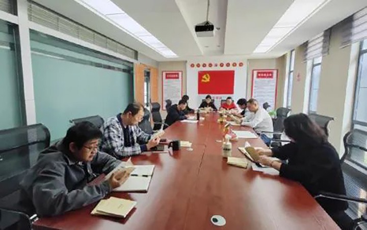 【简讯】南宫NG28地产公司党支部发展学好“口袋书”活动