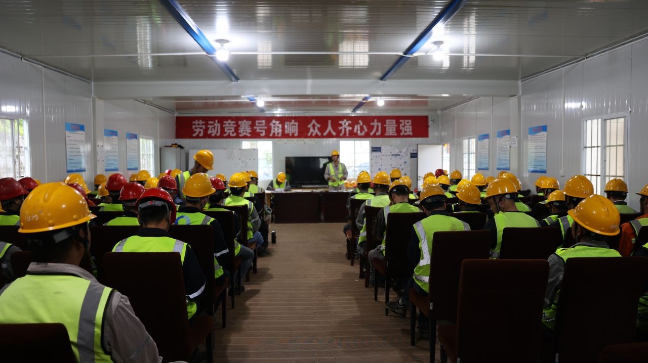 煤海竞帆船，拼搏铸鲜丽——前锋煤衣吠动较量奏响奋进乐章