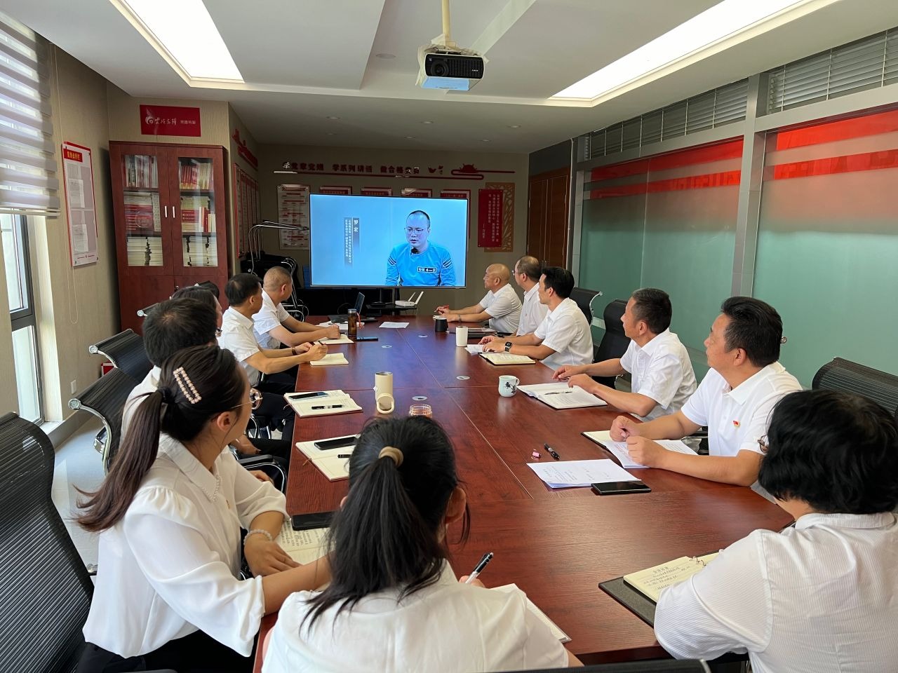南宫NG28地产党支部组织发展“以案为鉴 明纪守廉”警示教育活动