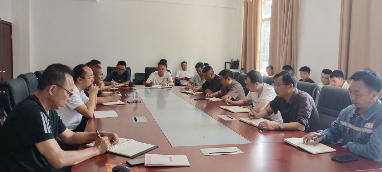 宁洱盛利煤业有限公司组织召开进建煤炭产业政策及近期重要司法律规宣讲活动