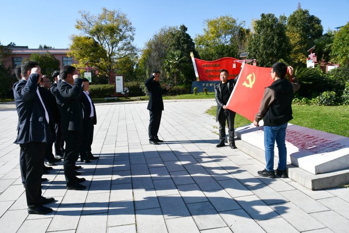 大为设备公司党委与河南中车重装公司党委发展“党建共建引领业务发展”主题党日活动