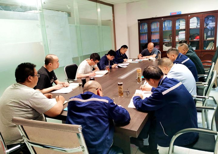 煤矿“夜讲堂”：值班间隙一幼时，人人都是安全讲师！