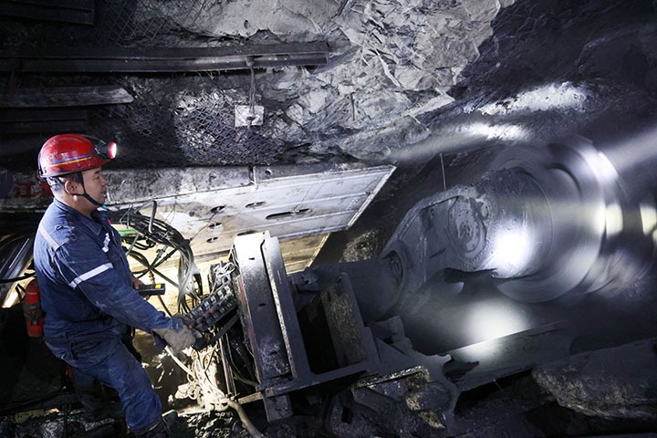 在58度工作面，他们拼出产量新高