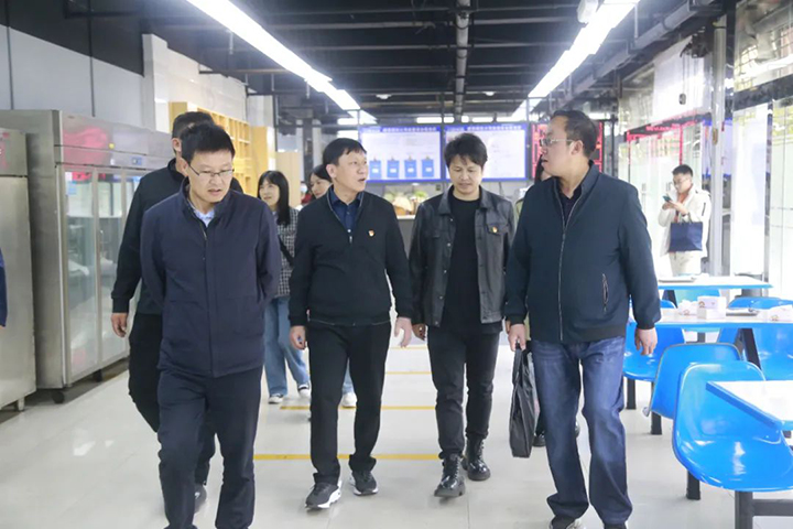3.4参观职工食堂.jpg 3.4参观职工食堂.jpg