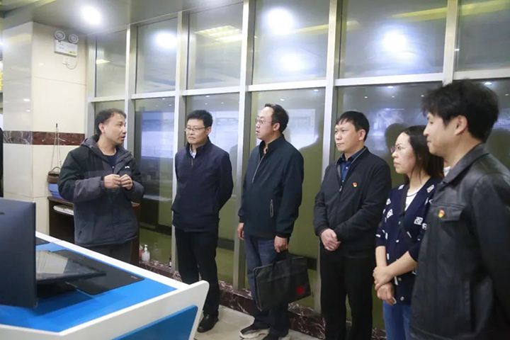 3.3参观公司调度室相识智能化工作面建设情况.jpg 3.3参观公司调度室相识智能化工作面建设情况.jpg
