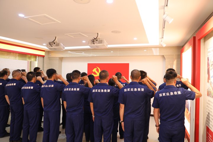 重温入党誓词.JPG